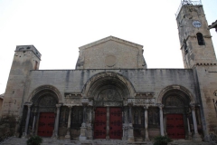 Románská katedrála v městě Saint Gilles