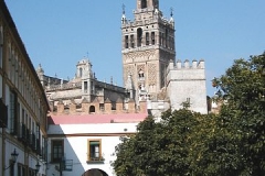 Věž Giralda od sevillské katedrály