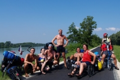 Zleva: já, američanka, Karel, Roman, němečtí manželé na tříkolkách a další američan na lehokole