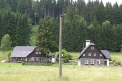 Typická venkovská stavení v Orlických horách