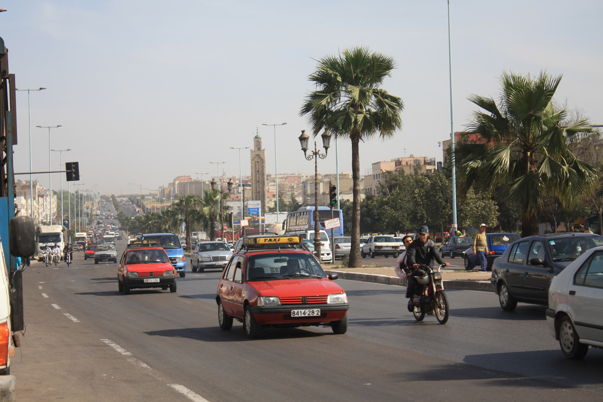 Předměstí Casablanky. Hodně rušné město.