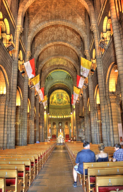 Uvnitř katedrály