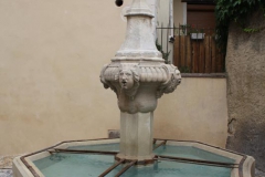 Pernes les Fontaines - městečko 40 fontán